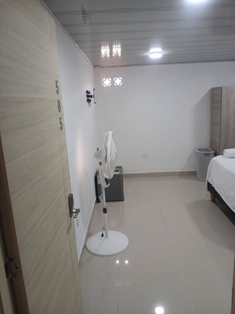Renta de habitación amoblada de lujo en Cali 505, espacio elegante y completamente equipado para estadías exclusivas